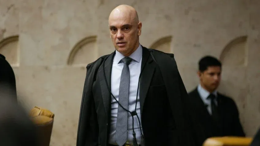 Moraes proíbe fardas em interrogatório e expõe militares a constrangimento