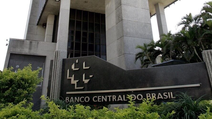 Contas externas seguem no vermelho e investimentos caem no Brasil