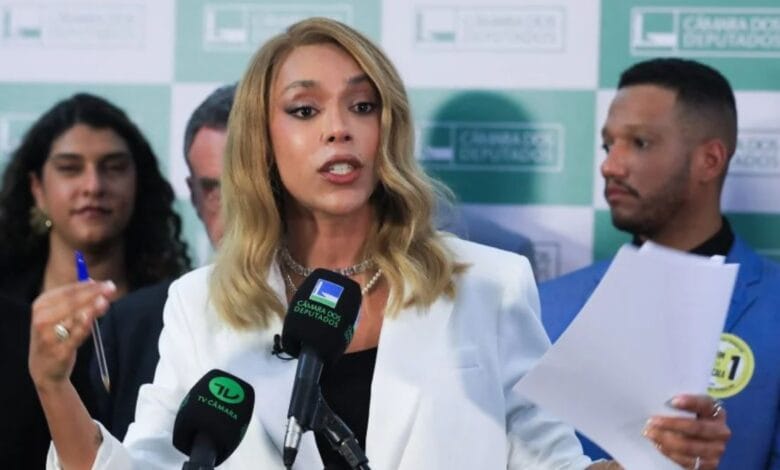 Deputada Erika Hilton é acionada na PGR por suposta contratação irregular