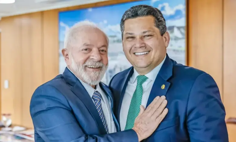 Com rombo bilionário, governo deve entregar Correios ao União Brasil