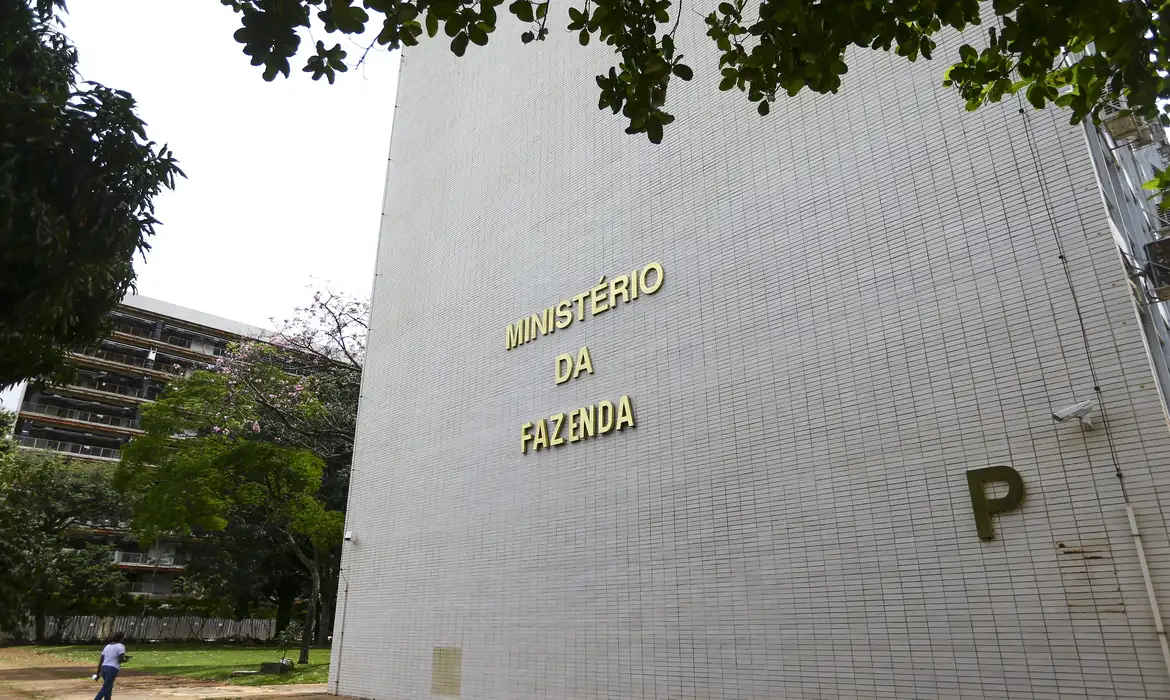 Fazenda tenta minimizar sanções dos EUA e apela à retórica da soberania