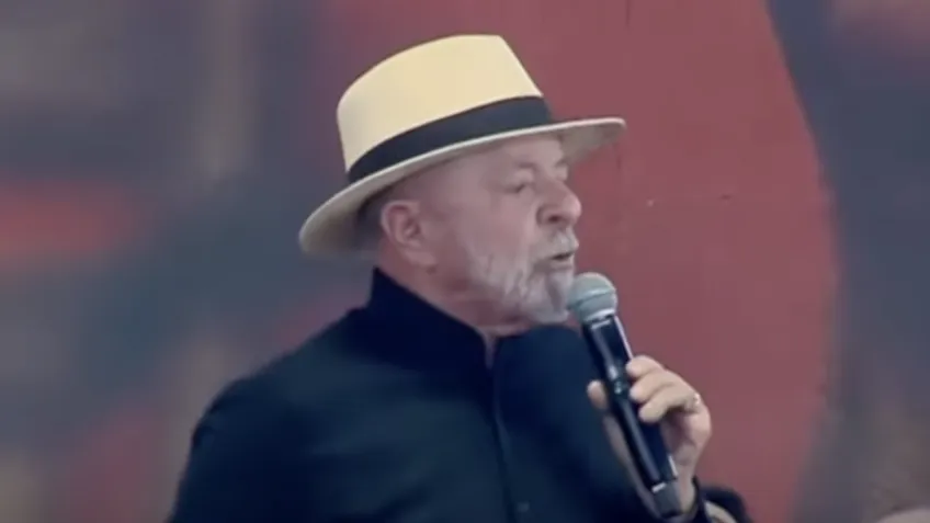 Lula usa evento de Mariana para cutucar Bolsonaro e desvia foco da tragédia
