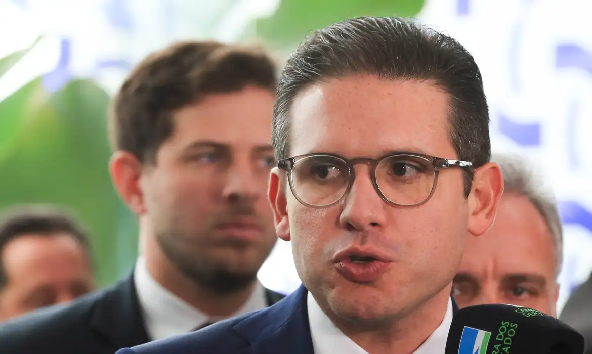 Motta suspende comissões durante recesso informal e oposição aponta prejuízo ao debate
