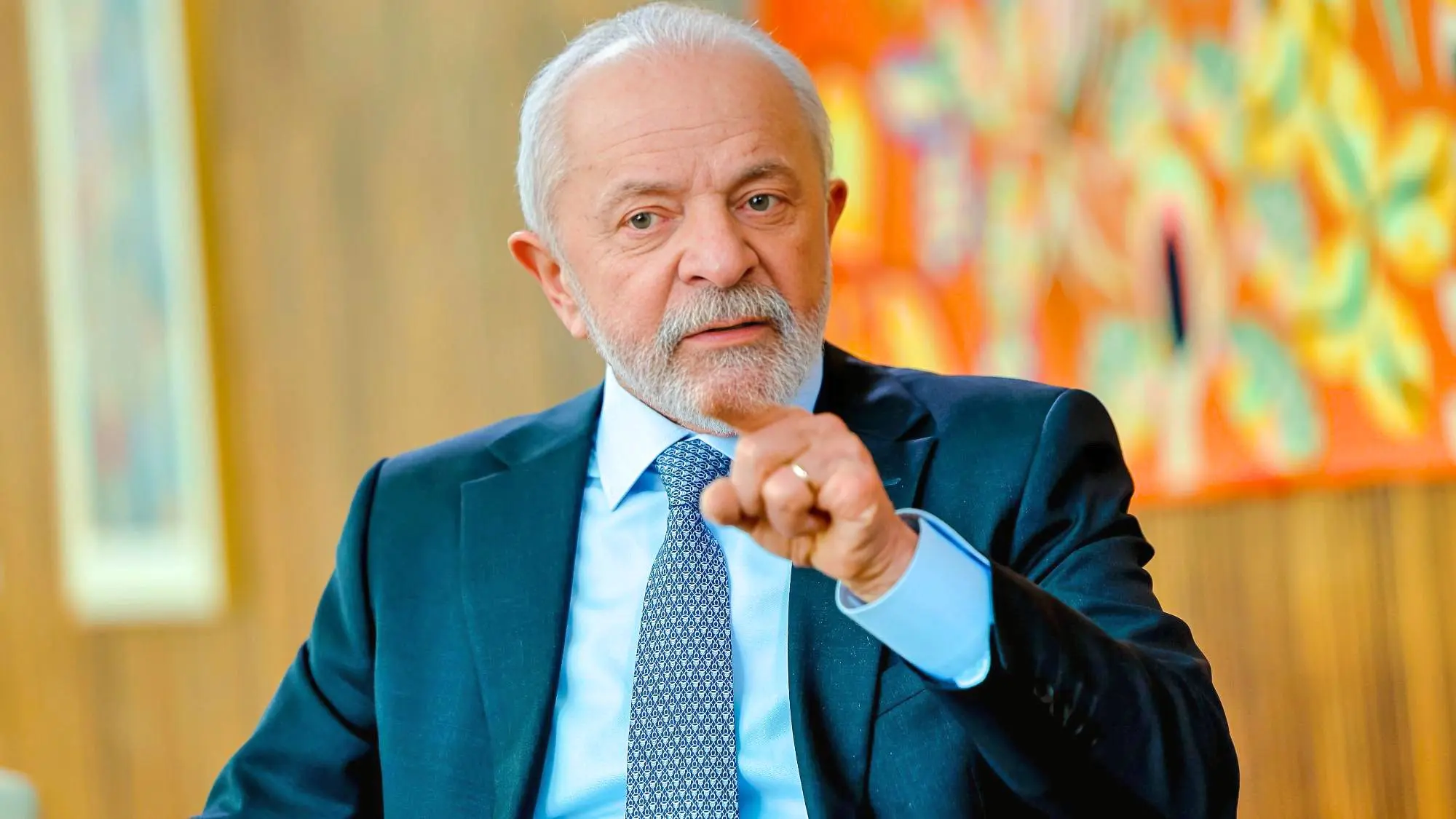 Reação de Lula a tarifas de Trump pode agravar cenário econômico interno
