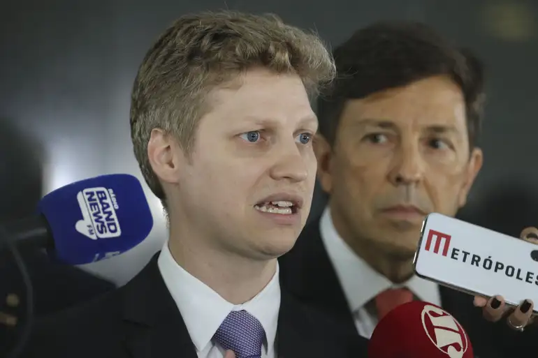 'Alexandre de Moraes prova do próprio veneno', afirma Marcel van Hattem sobre sanção dos EUA ao ministro do STF