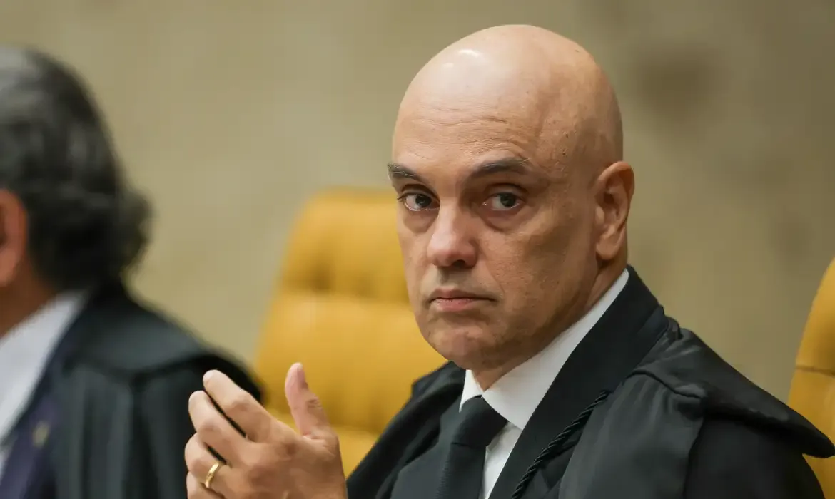 Moraes amplia prazo e impõe novo monitoramento a Bolsonaro
