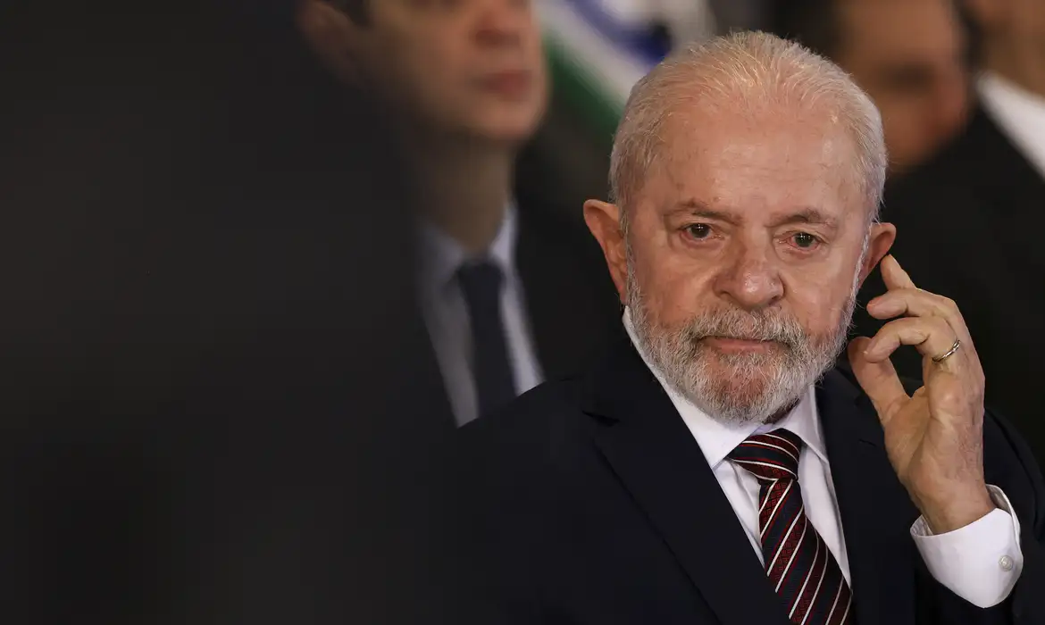 Lula reage a Trump com apelo ao Brics, mas fica isolado