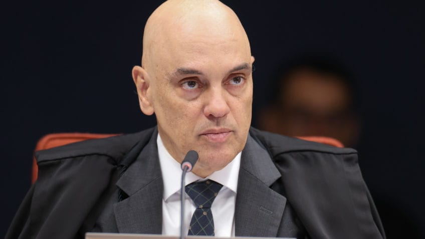 Moraes solicita marcação de julgamento de Bolsonaro e outros réus
