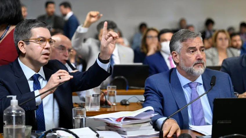 CPI do INSS inicia com impasse e tensão em audiência