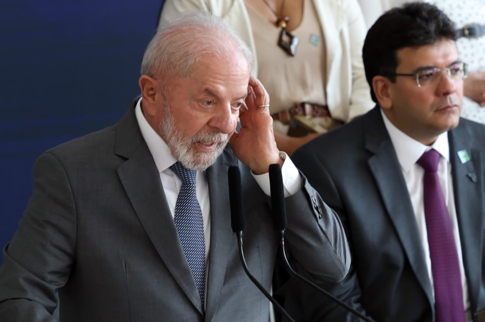 Mourão cobra Lula por ausência de diálogo com Trump