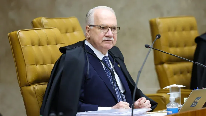 Fachin assume presidência do STF com Moraes como vice