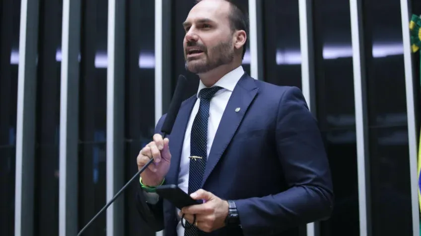 Eduardo Bolsonaro promete ir às “últimas consequências” contra Moraes