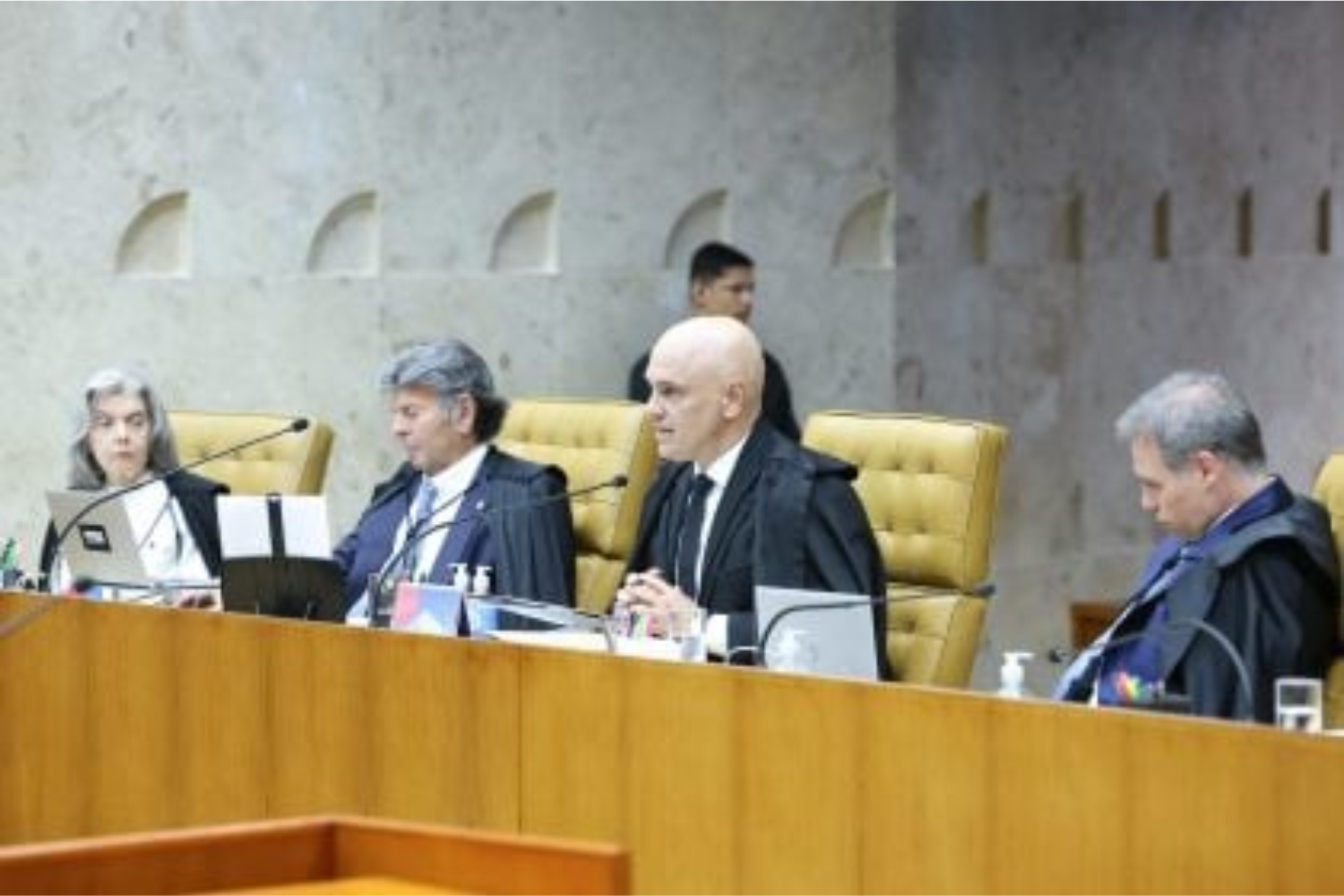 Moraes ignora sanções dos EUA e insiste em discursos autoritários