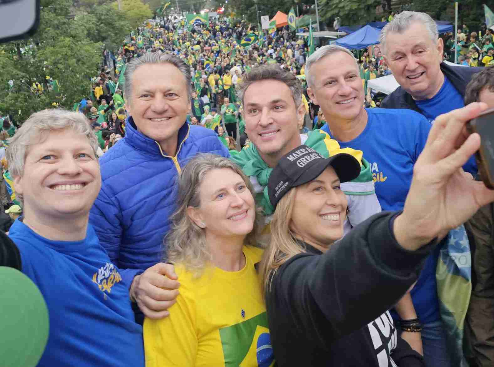 'Quem quer um Brasil melhor está na rua', afirma Marcel em manifestação em Porto Alegre