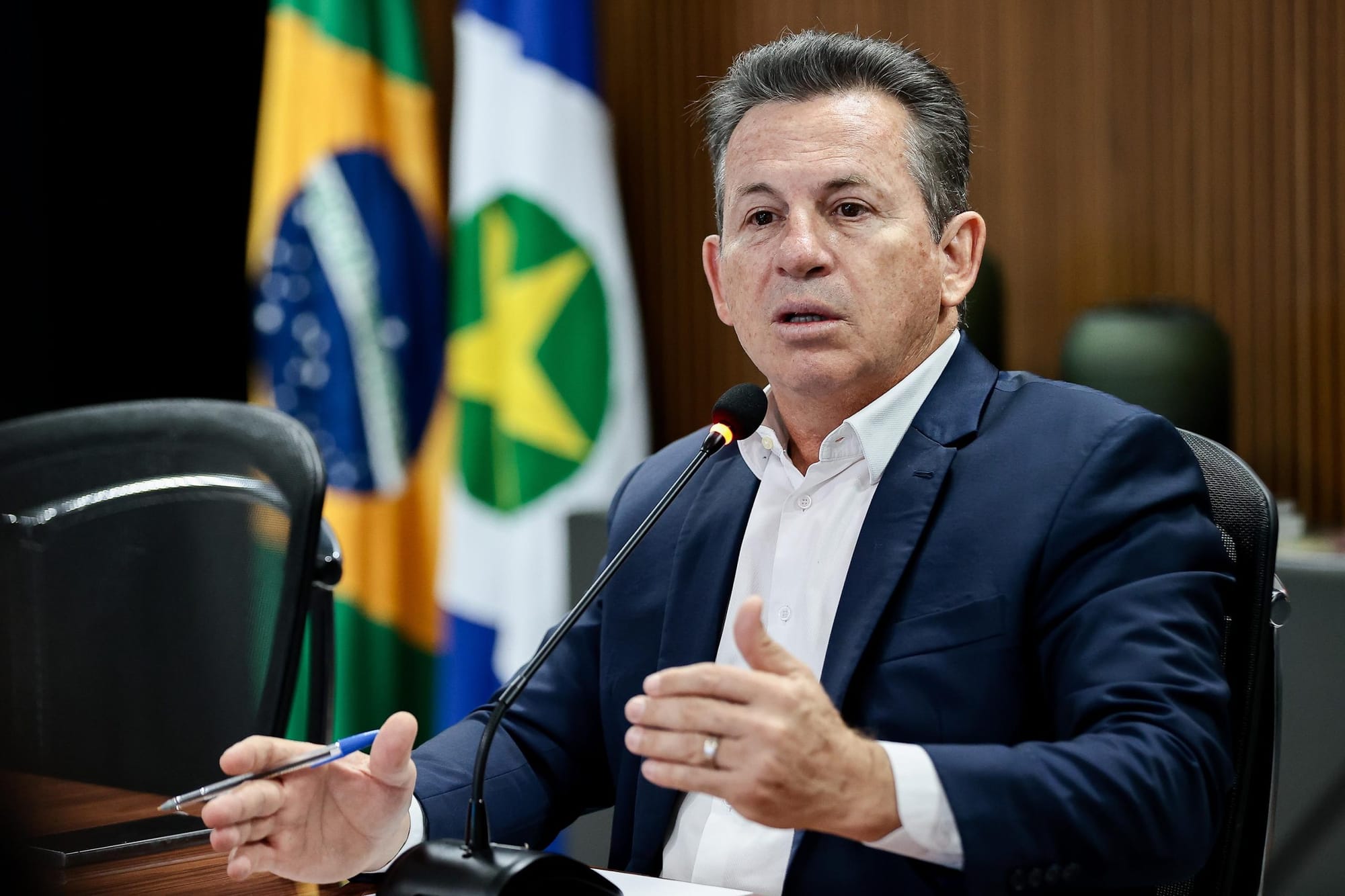 Governador Mauro Mendes sofre queda em Cuiabá