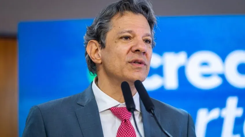 Haddad admite tarifaço e prepara resposta com medida provisória
