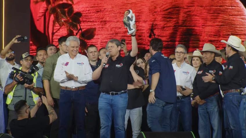 Tarcísio defende Bolsonaro em Barretos e critica prisão