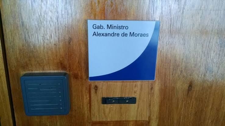 Crise no STF: Gabinete de Moraes sofre baixas após vazamento