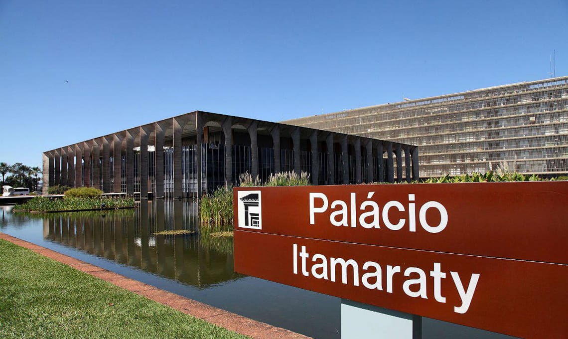 Itamaraty tenta reagir, mas se cala sobre censura no Brasil
