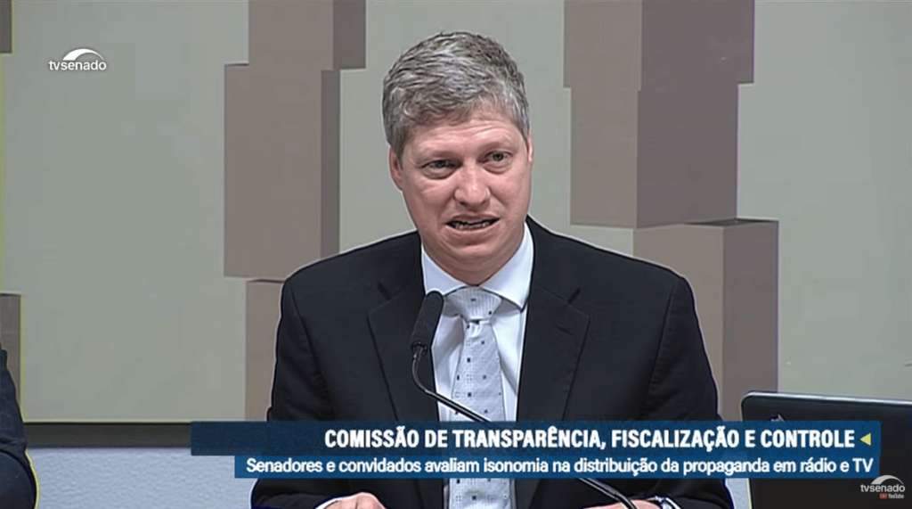 Van Hattem denuncia timing estratégico de Moraes