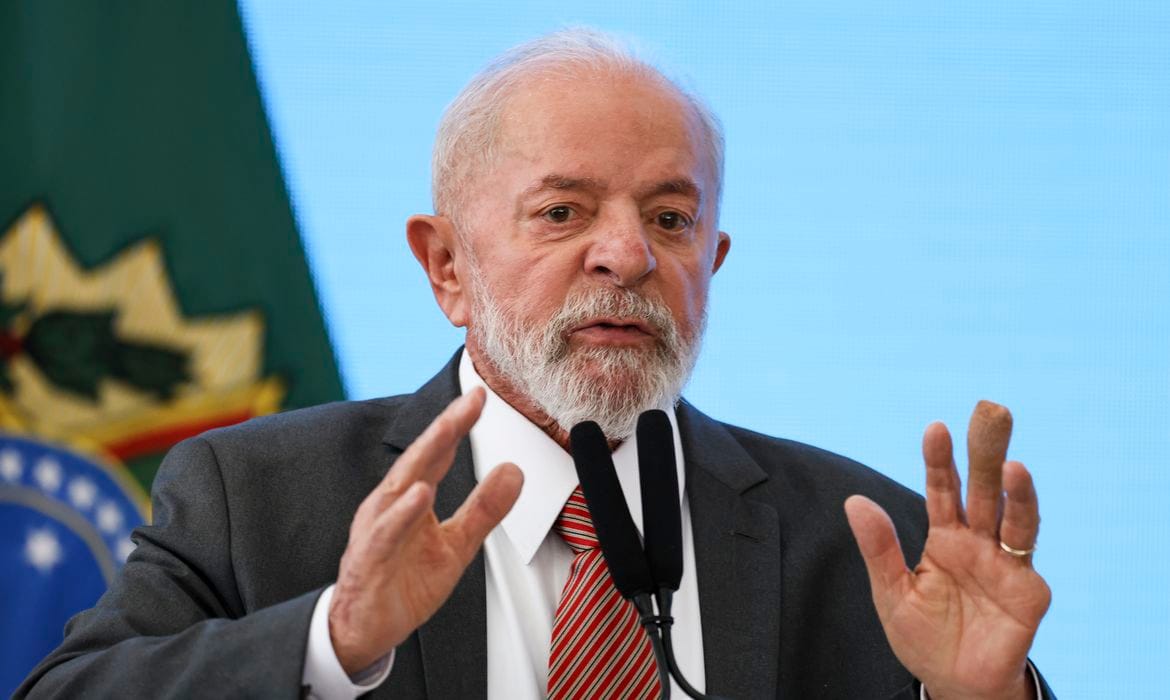 Lula entre a cruz e a tarifa: Ceder ou isolar-se?