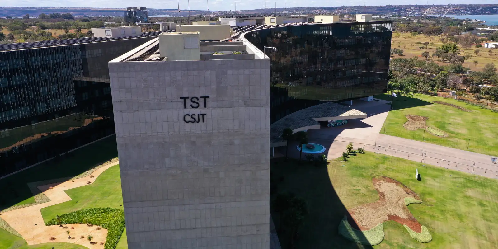 TST constrói sala VIP no aeroporto para blindar ministros de abordagens