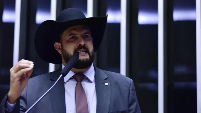 Zé Trovão critica medidas de Moraes e faz pronunciamento polêmico na Câmara