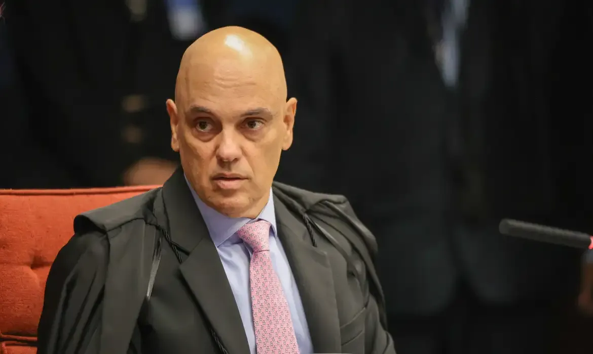Moraes impõe restrição e só autoriza Tarcísio a visitar Bolsonaro em 29 de setembro