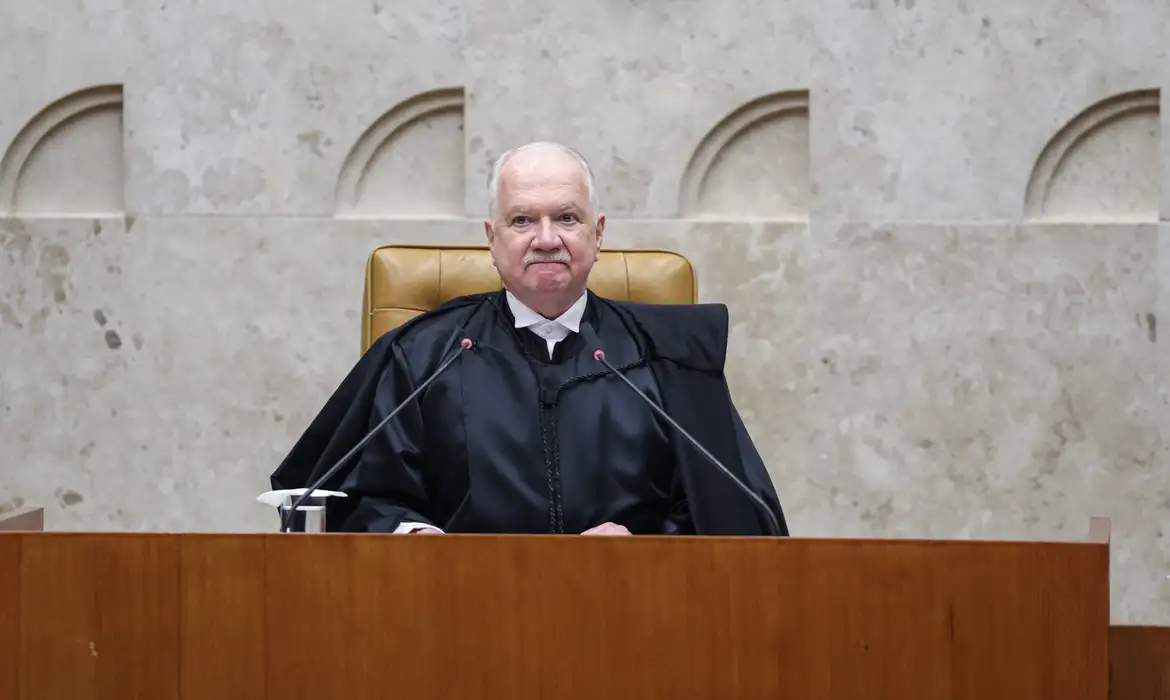 Fachin assume STF prometendo "confiança entre poderes"