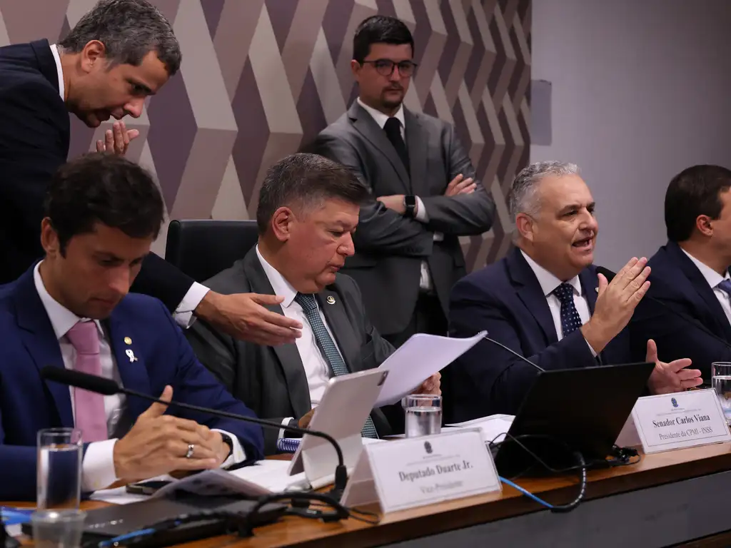 Presidente da CPMI do INSS critica PGR por arquivamento de prisão