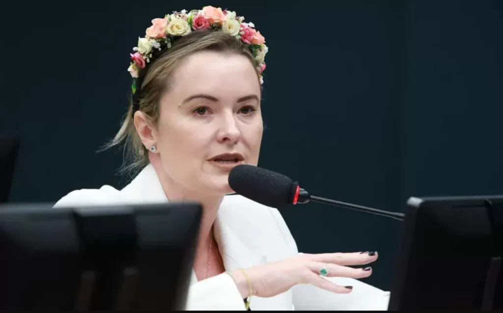 Júlia Zanatta chama Lula de “corrupto de nove dedos” e é denunciada pelo PT