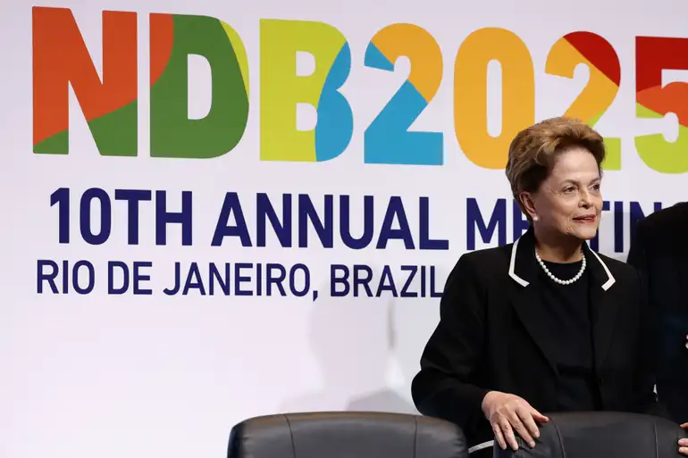 Dilma ignora legalidade do impeachment e insiste em narrativa de golpe
