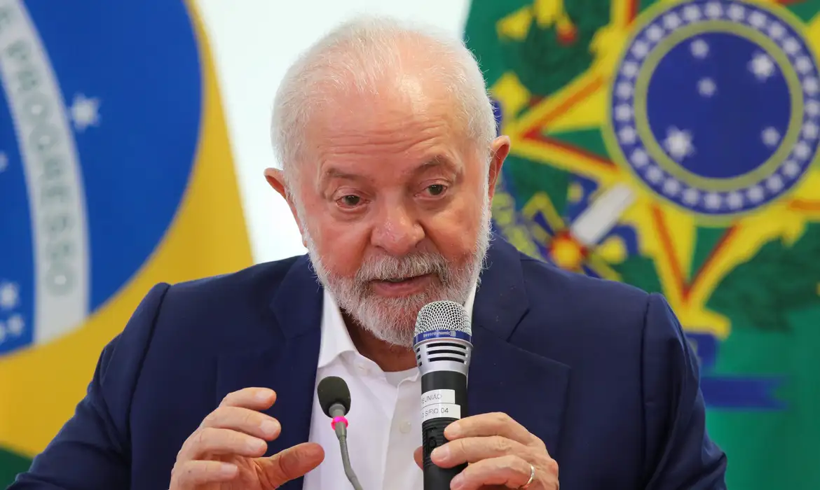 Lula encerra conferência exaltando Marielle e pregando governo feminino