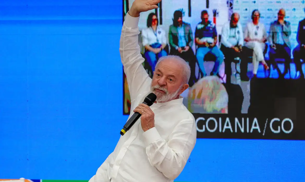 Robôs impulsionam Lula e atacam Tarcísio nas redes sociais