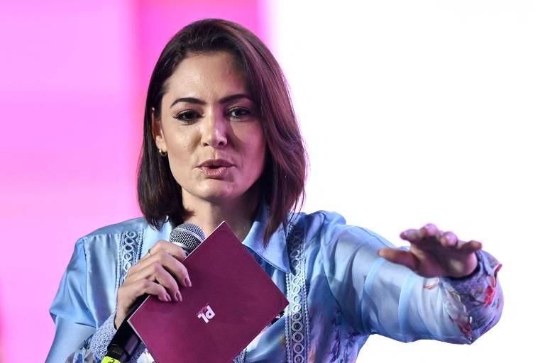 Michelle Bolsonaro afirma desejo de ser primeira-dama e não presidenta