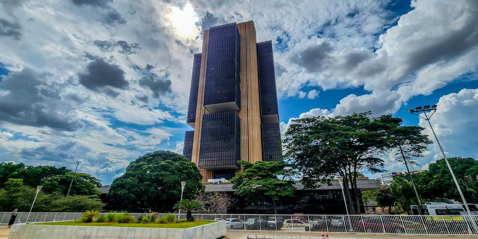 Brasil registra déficit de US$ 4,7 bilhões em transações correntes