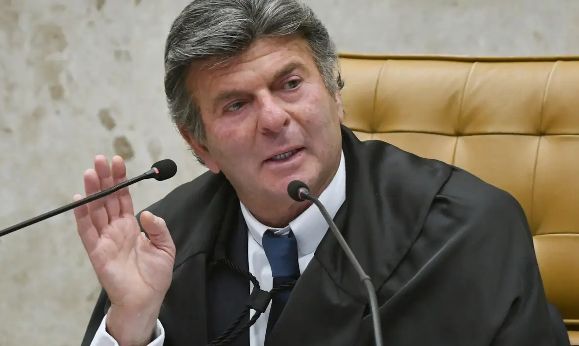 Fux vota pela anulação do julgamento de Bolsonaro e critica STF