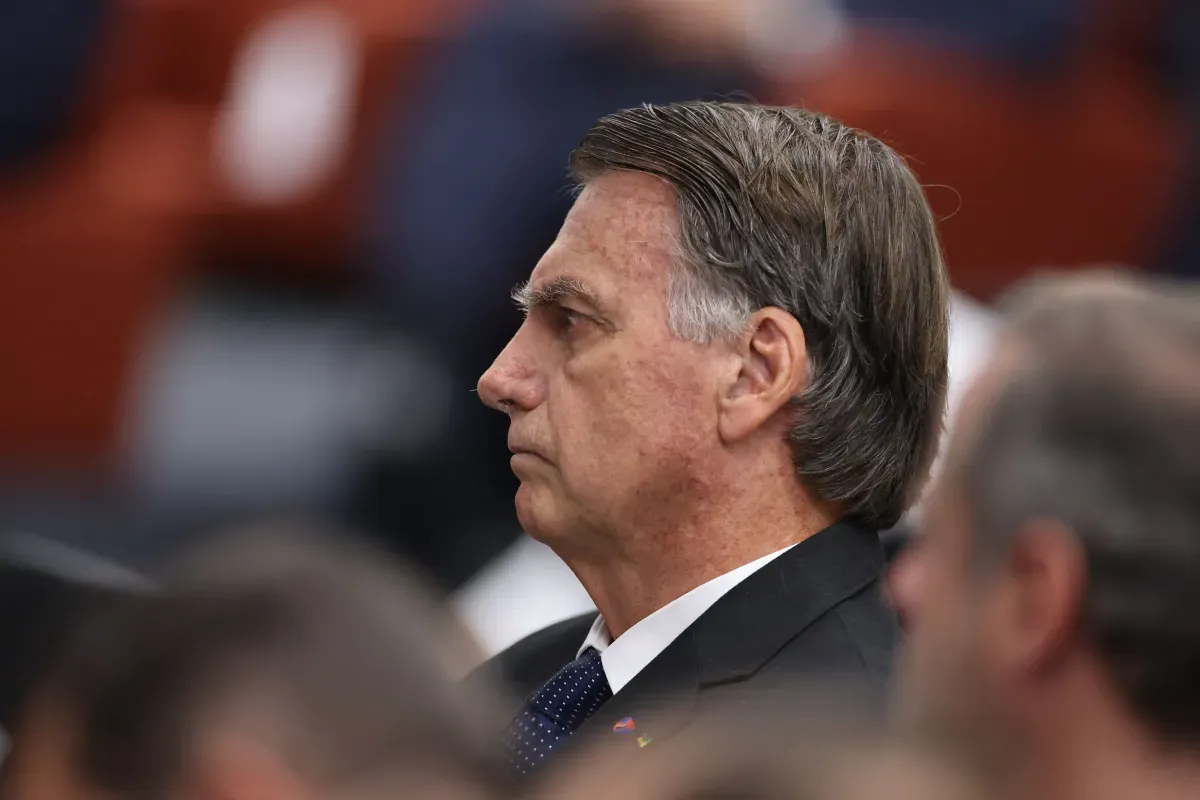 Bolsonaro recebe alta após internação por desidratação e pré-síncope