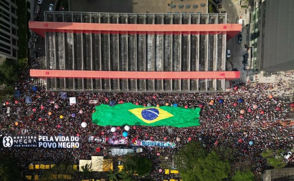 Domingo Vermelho expõe contradições da esquerda