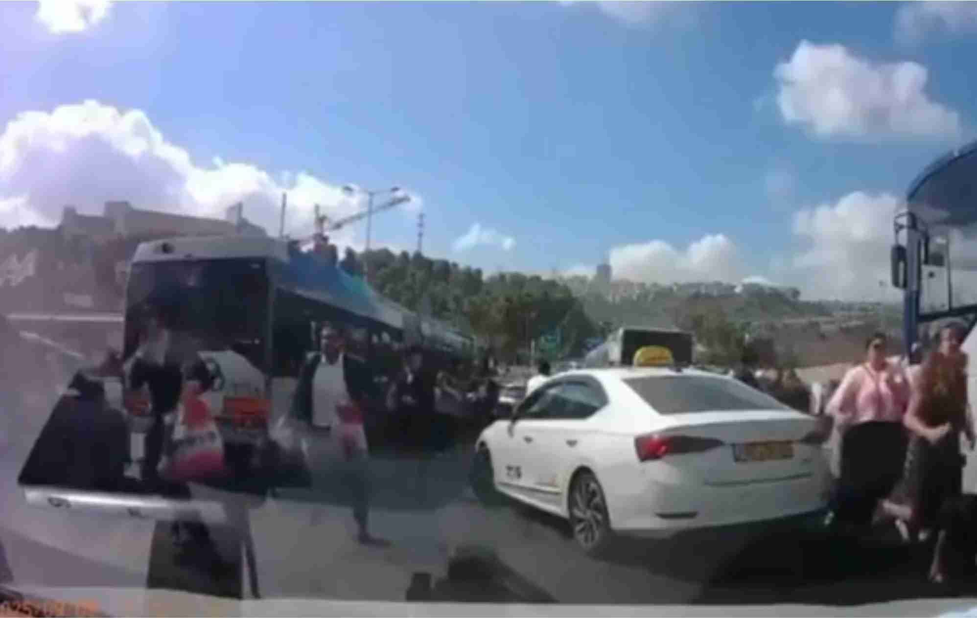 Tiroteio em Jerusalém deixa mortos e dezenas de feridos