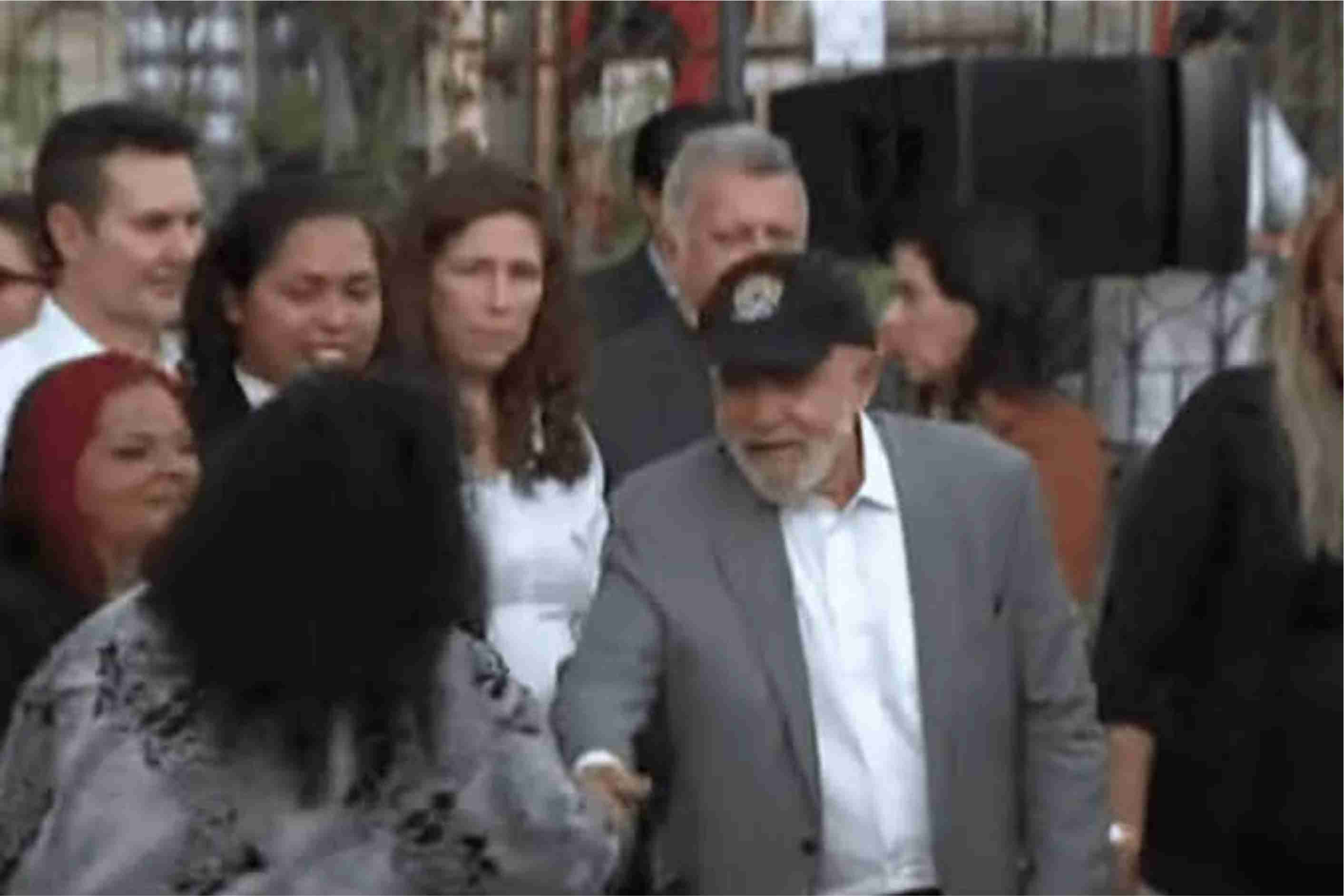 Líder comunitária ligada ao PCC é presa após dividir palco com Lula