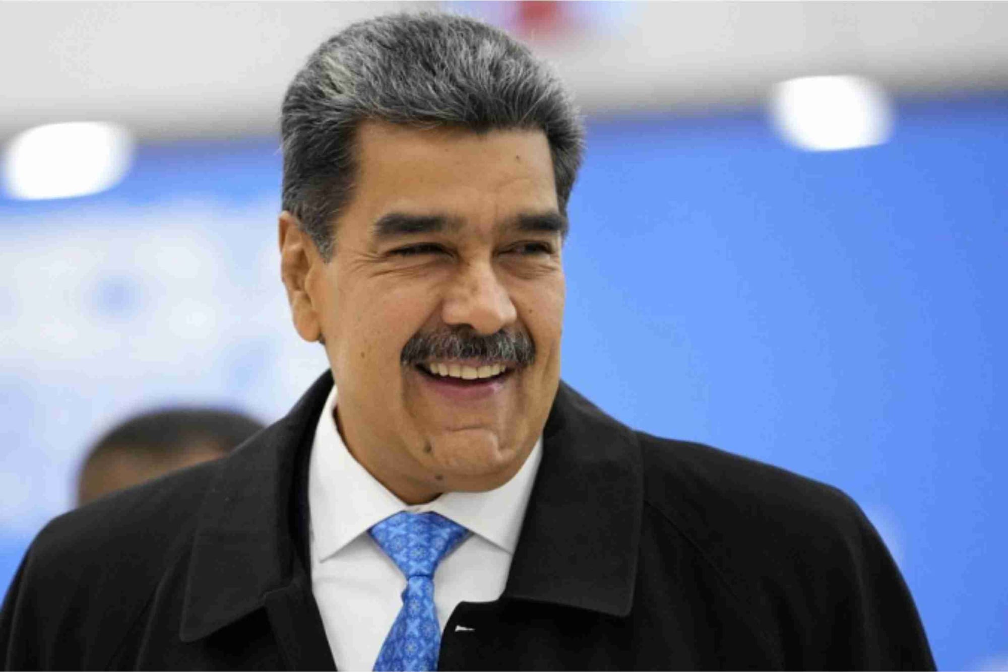Maduro decreta 'comoção exterior' para ampliar poderes que já exerce