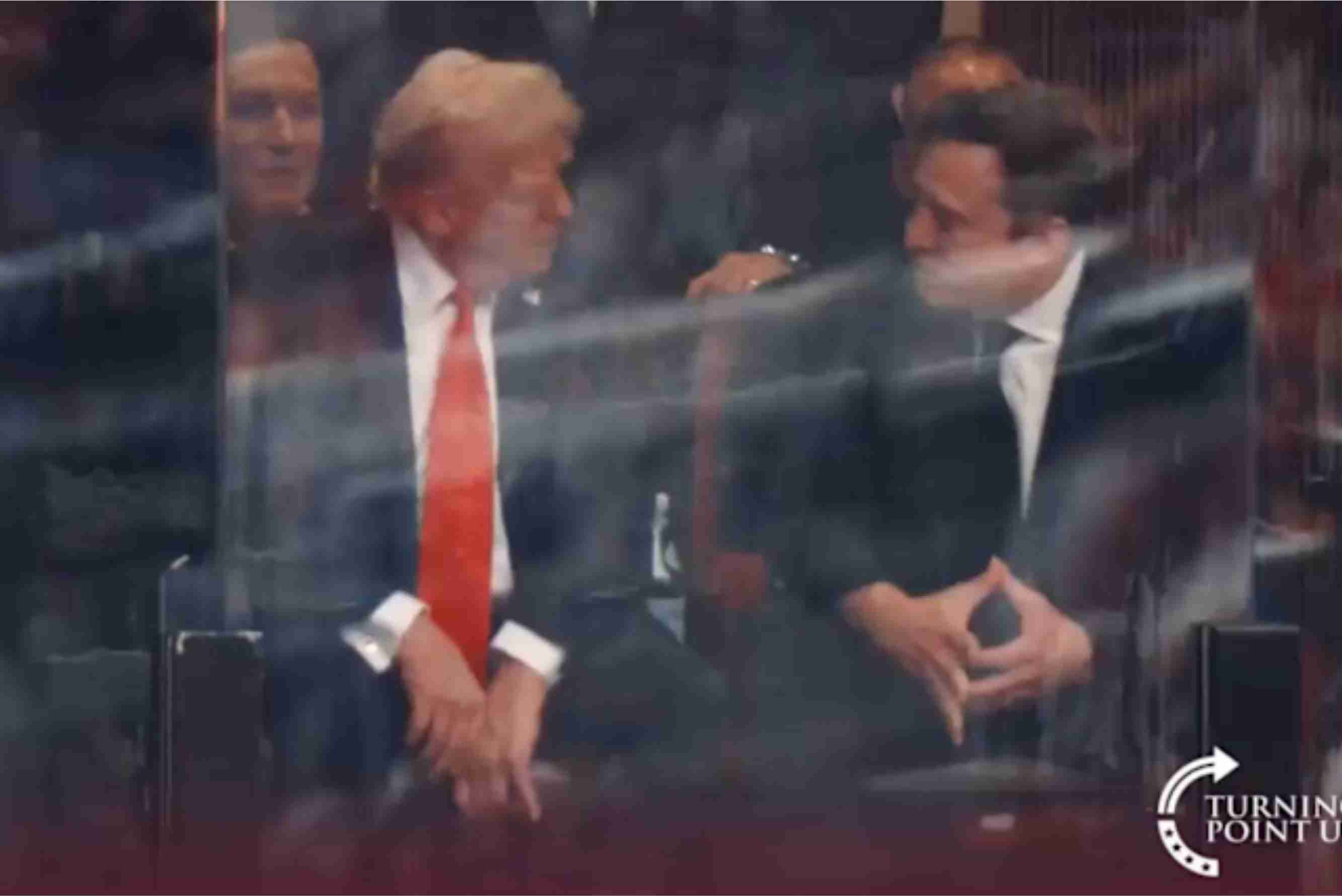 Trump e Elon Musk participam juntos do velório de Charlie Kirk nos EUA