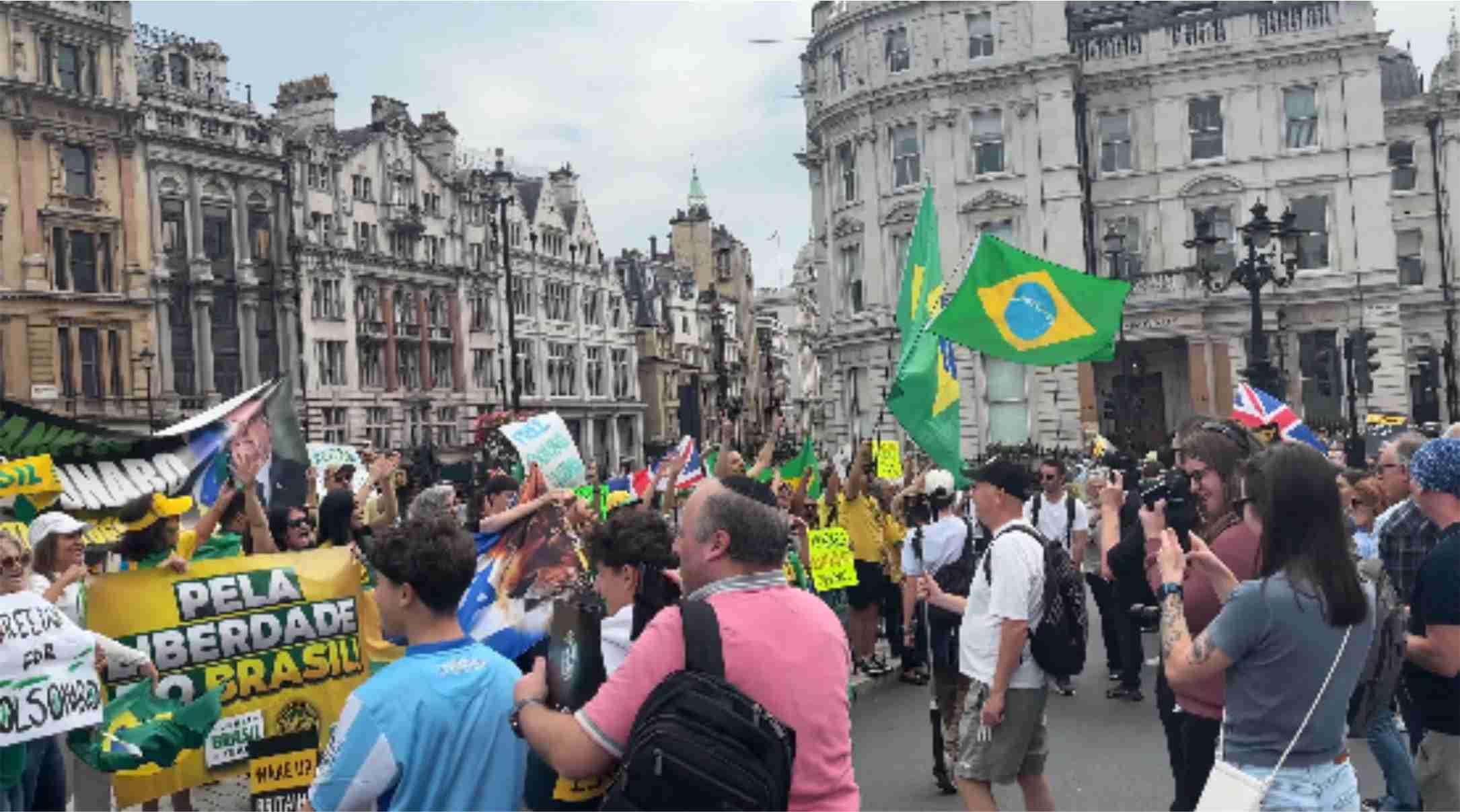 Manifestantes pró-Israel se unem a brasileiros em Londres no 7 de Setembro