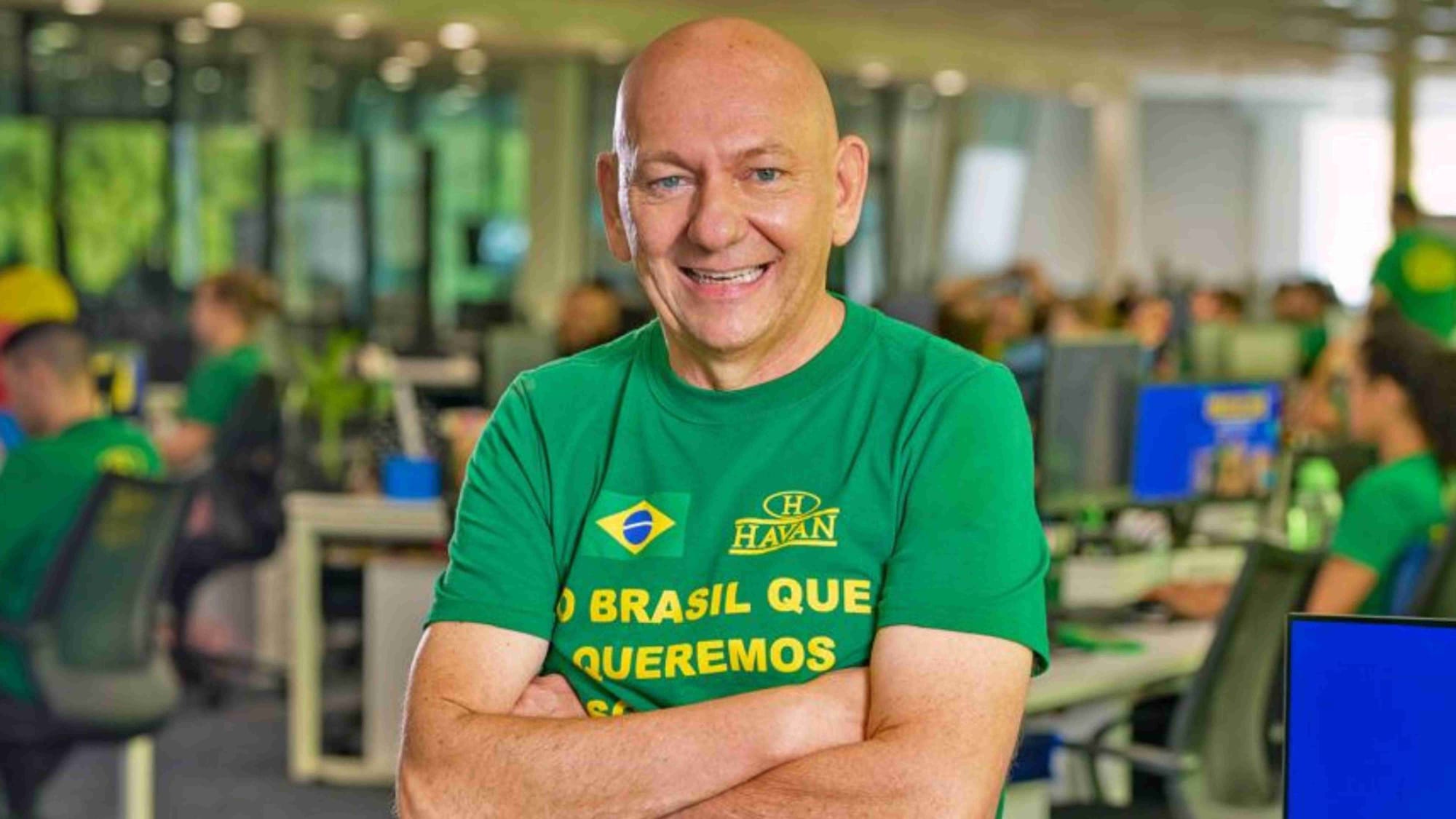 Hang rebate Tuca Andrada após comemoração de incêndio na Havan