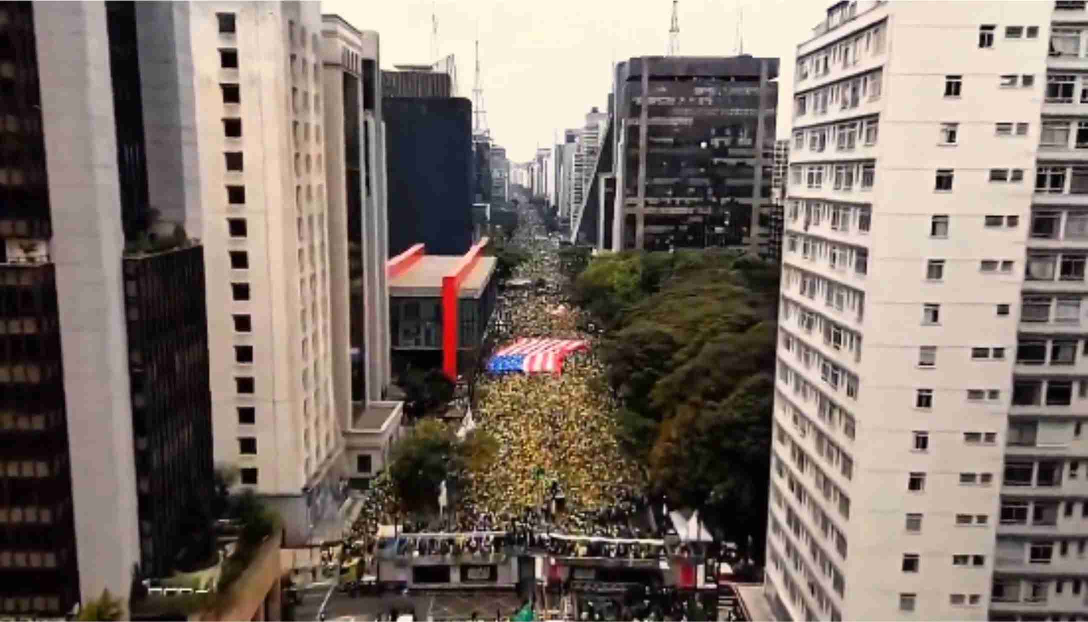 Eduardo Bolsonaro destaca bandeira dos EUA em ato de 7 de Setembro