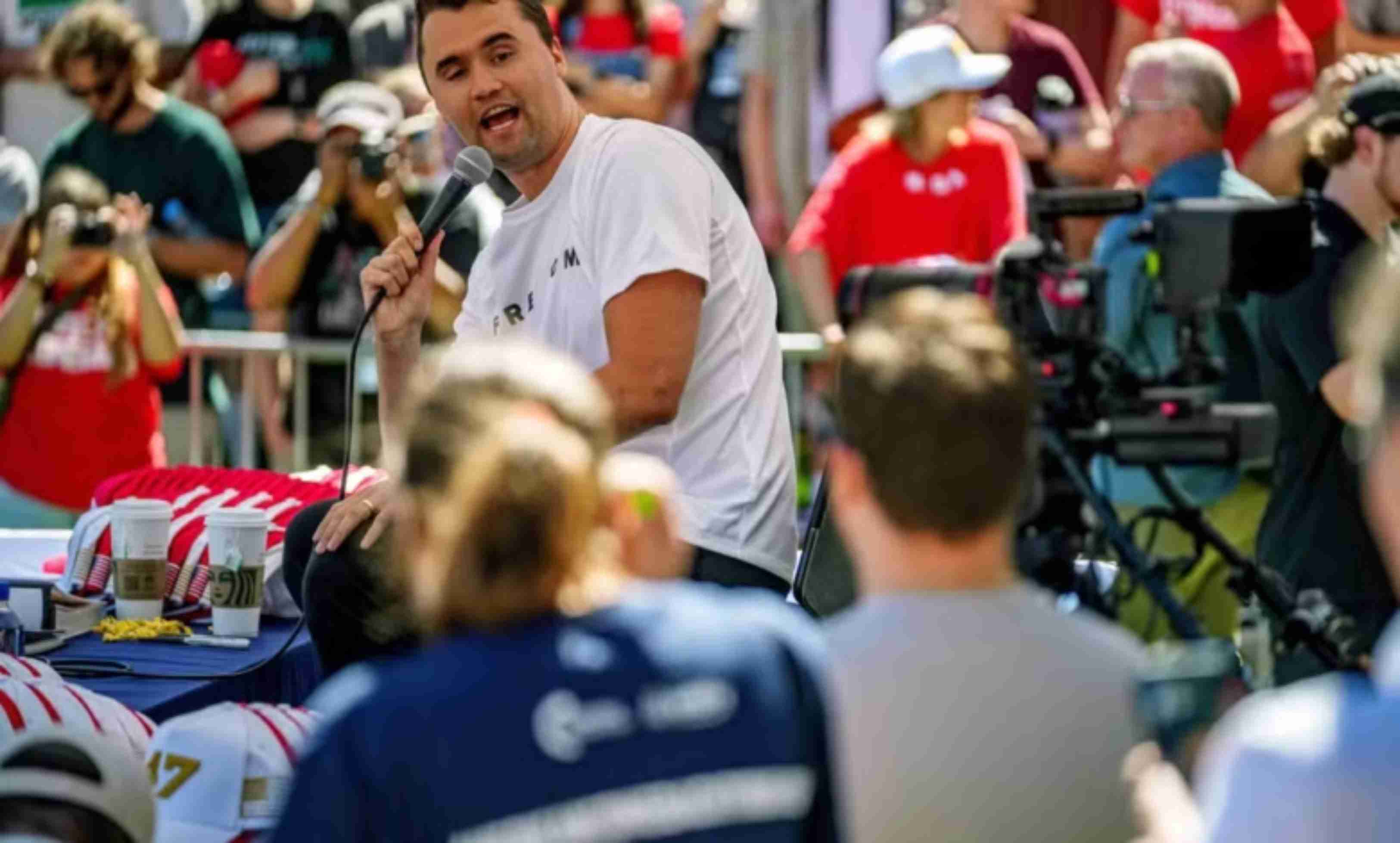 Charlie Kirk é assassinado em evento universitário nos EUA