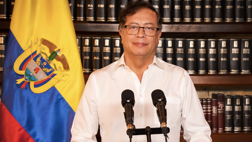 Petro convoca CELAC e envia 25 mil soldados para apoiar Maduro