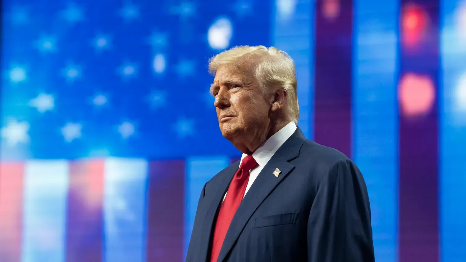 Exclusivo: Presidente Trump denuncia infiltração de 274 agentes do FBI no caso do Capitólio