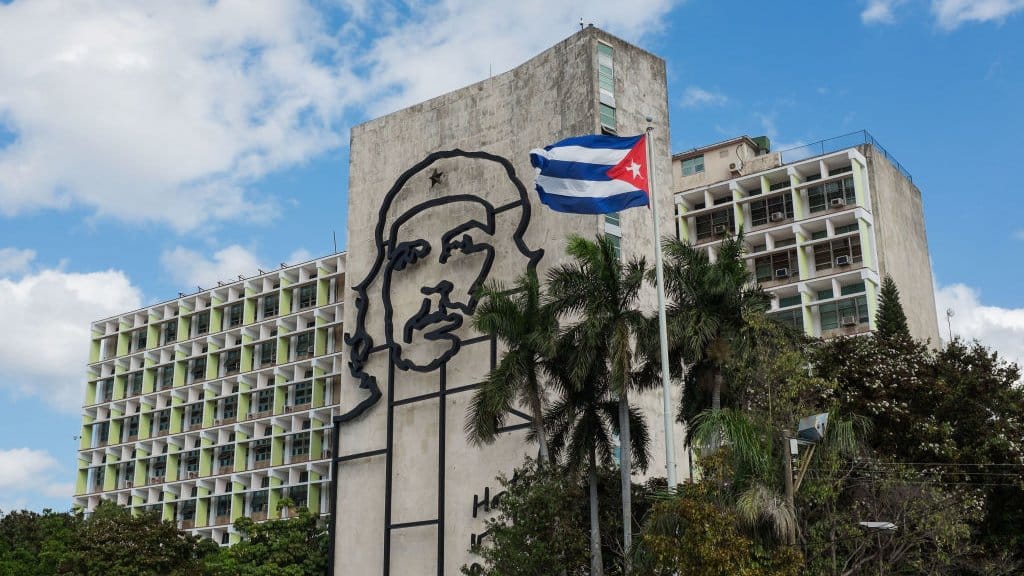 Cuba e Venezuela se unem contra operação antidrogas dos EUA no Caribe